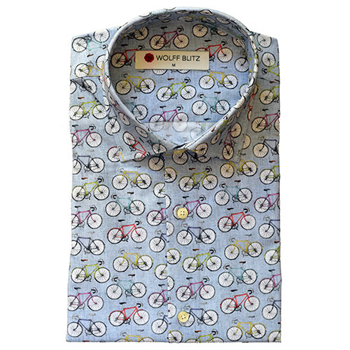 Overgang hurken leugenaar Korte mouwen blouse met fietsen van Wolff Blitz is een licht blauw