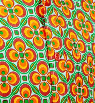 Chenaski met een lichtgroene en oranje dotsgrid print